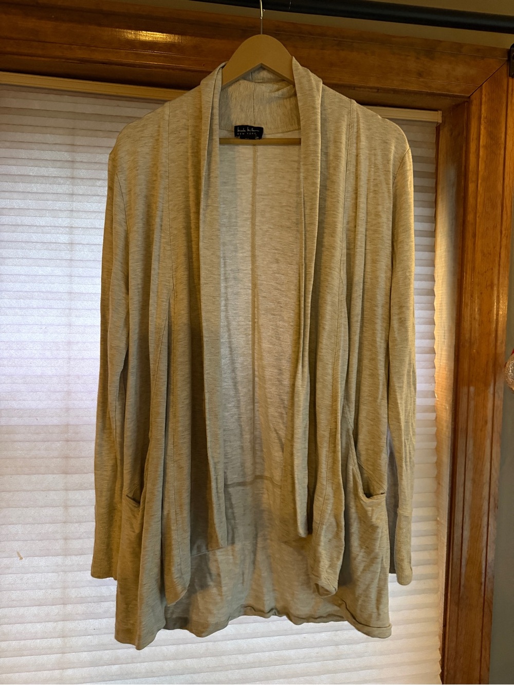 Nicole Miller cream cardigan in a US S #nicolemiller #preppy 0259